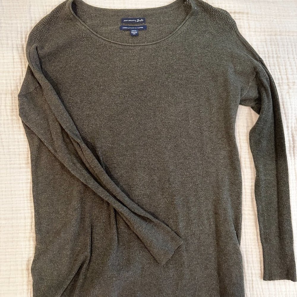 AE AHH-Mazingly Soft Sweater & Gray Sweater (2 items included in price)